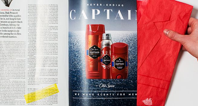 Papierowa pachnąca marynarka naturalnych rozmiarów reklamuje Old Spice