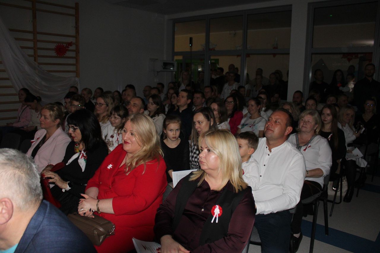 Zdziechowa: Gminna wieczornica patriotyczna z okazji Święta Niepodległości