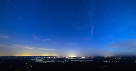 Pierwsza gwiazdka na Wigilię 2024. O której godzinie siada się do stołu?