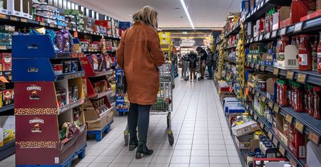 Polacy o handlu w niedziele. Nowy sondaż i jasny sygnał dla rządu