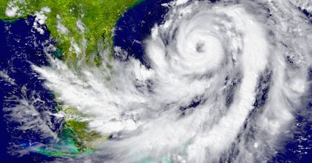Naukowcy z NOAA: Czyste powietrze zwiększa ryzyko huraganów. "To nie jest walka o klimat, to walka o nasze zdrowie"