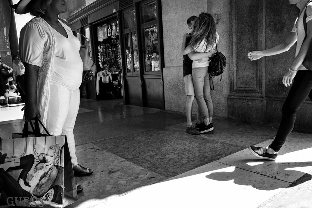 Fotografia uliczna pozbawiona twarzy w projekcie Diego Bardone 14