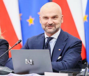 Nie gryzie się w język. Tak ocenia polityków