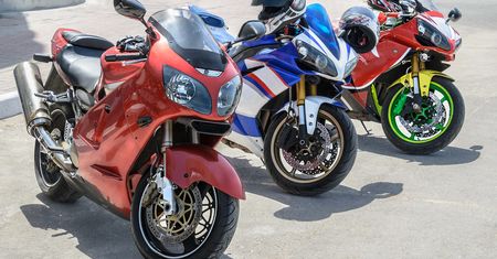 Czy trzeba płacić za motocykl w strefie płatnego parkowania? Zależy gdzie