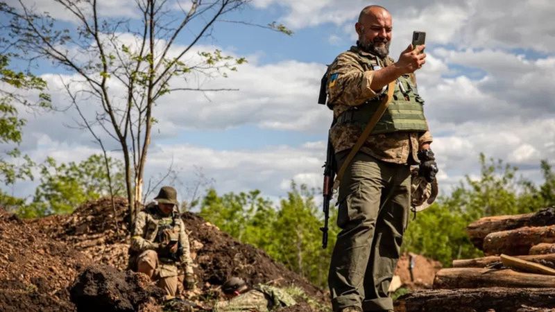 В Україні інтернет Ілона Маска використовують в цивільних та військових цілях, зокрема, для роботи дронів та корегування артилерійського вогню