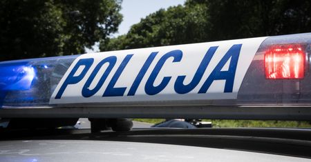 Mazowieckie. Samochód uderzył w drzewo na "drodze śmierci"
