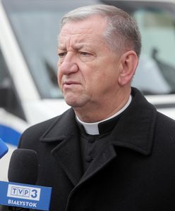 "Nie ma zgody na takie postępowanie". Abp Guzdek przeprasza wiernych za zachowanie księdza