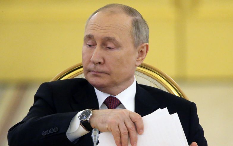 "Putin jest już po operacji" i pokazał się publicznie. Dziwne zachowanie