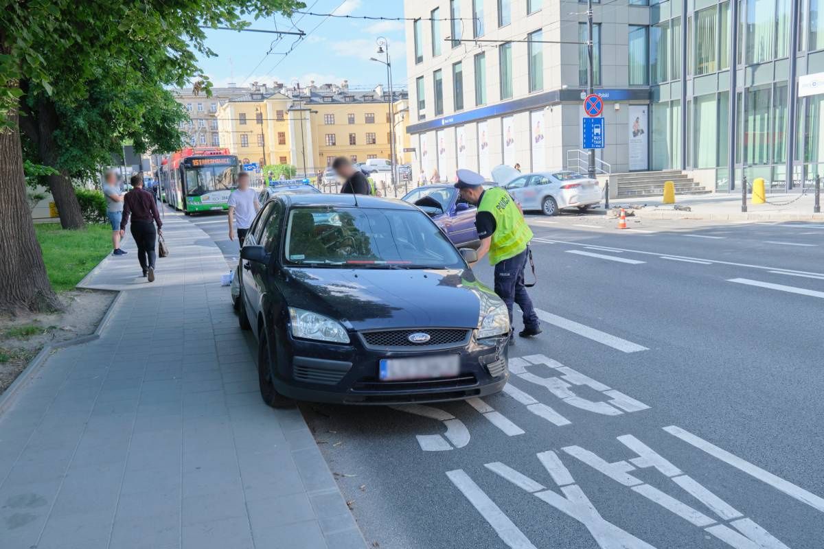 Honda uderzyła w toyotę, a następnie w forda na ul. Lipowej