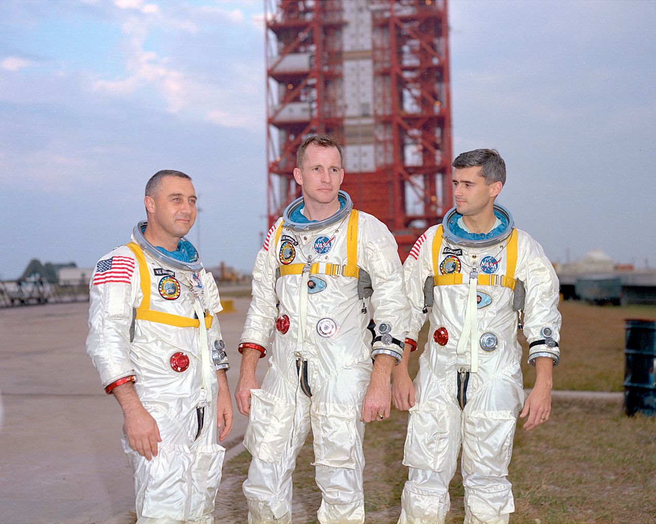 Od lewej: astronauci Gus Grissom, Ed White i Roger Chaffee