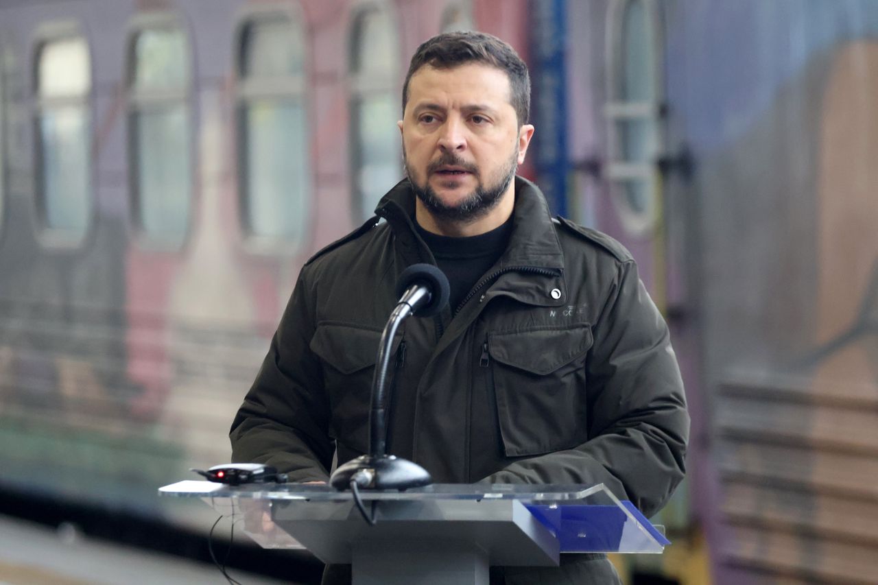 Coup in Ukraine? Commander refers to "useful idiots"