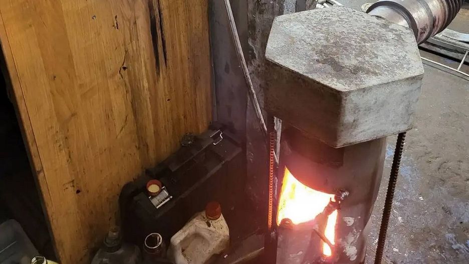 W warsztacie samochodowym spalano w piecu trujące oleje