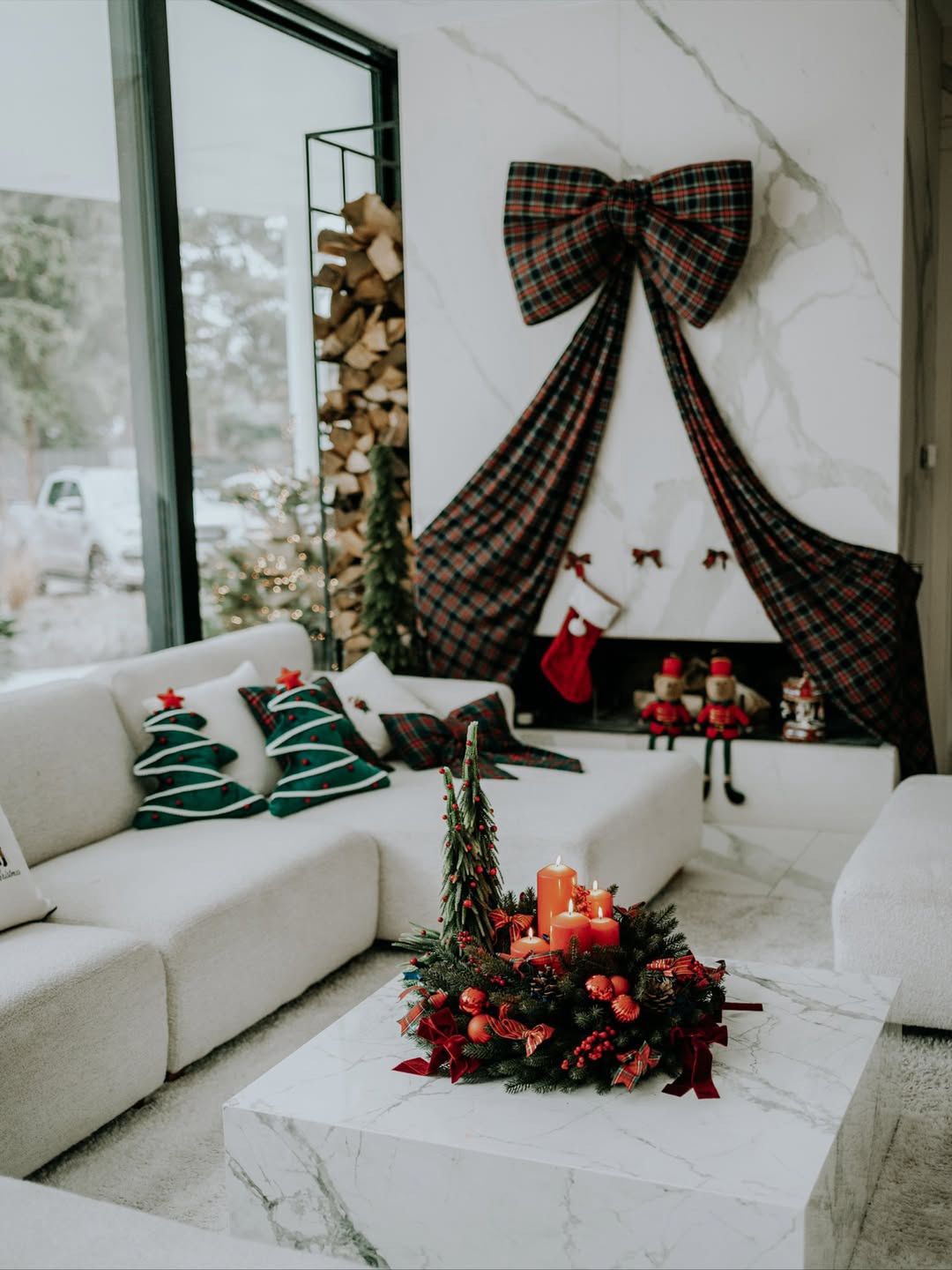 W salonie Klaudii Halejcio jest wielka kokarda