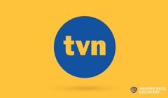 Logo Warner Bros. Discovery w oprawie kanałów TVN