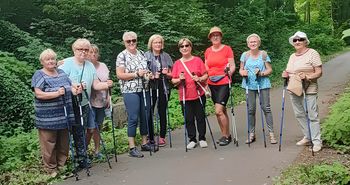 Nordic walking w Szamocinie - uczestnicy projektu dbają o zdrowie i kondycję