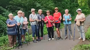 Nordic walking w Szamocinie - uczestnicy projektu dbają o zdrowie i kondycję