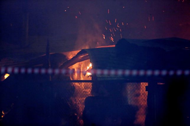 Pożar hali wypełnionej wyrobami z papieru w miejscowości Kęty