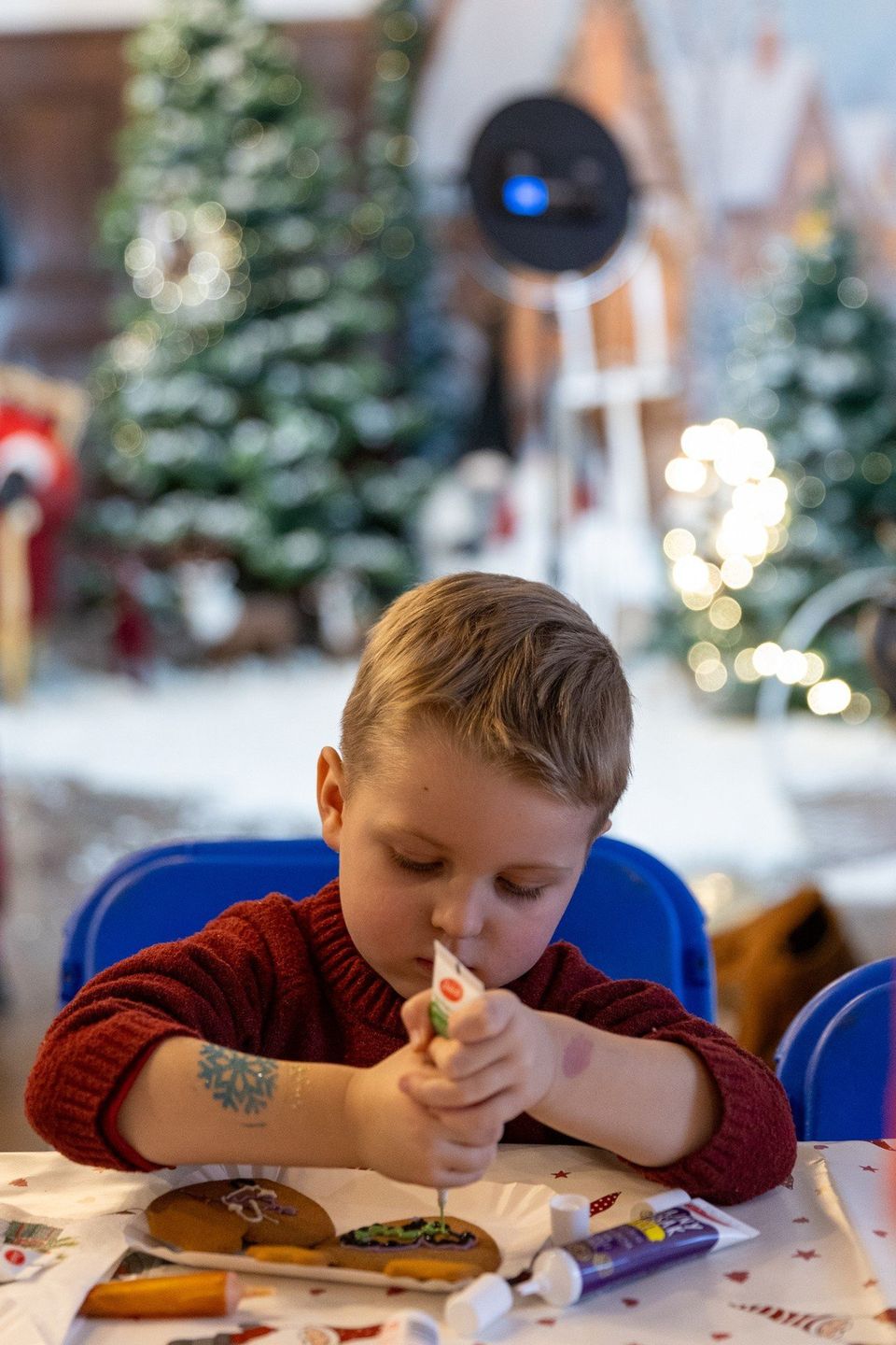 Kolorowe lukry, błyszczące posypki i nieograniczone pomysły sprawiły, że każdy pierniczek zamienił się w miniaturowe dzieło sztuki.