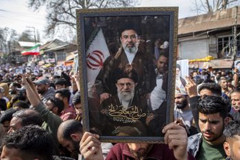 Napięcia na szczytach władzy w Iranie. Chodzi o nowego przywódcę