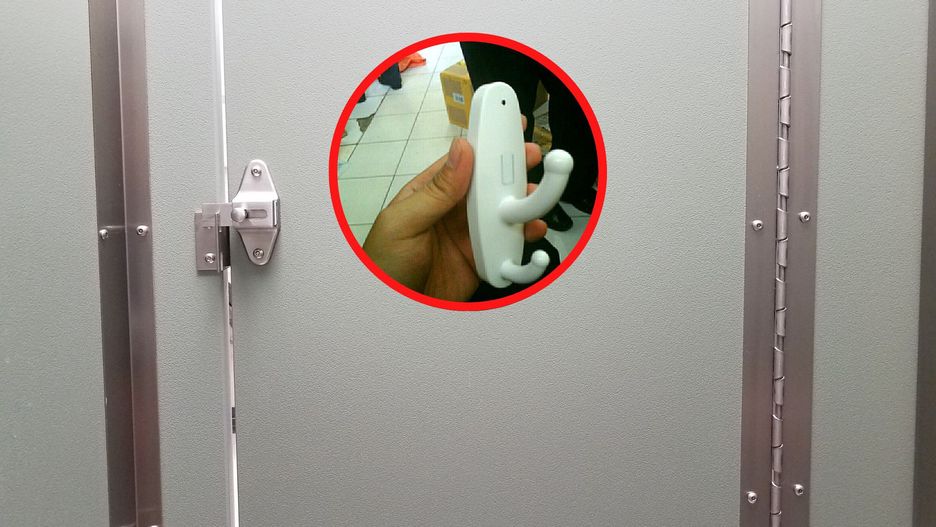 Wygląda jak wieszak, ale może być narzędziem w rękach podglądacza