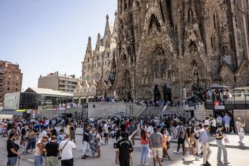 Barcelona inwestuje miliony, by opanować chaos turystyczny. Będą zmiany