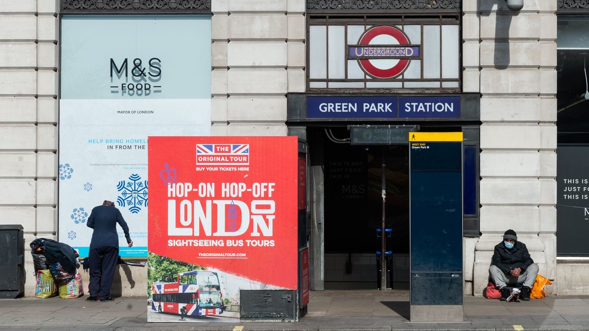 Homeless people  outside Green Park station in central London as the UK's nationwide lockdown continues with the aim to slow down the spread of the Coronavirus disease on 07 April, 2020 in London, England. According to data published yesterday by the Department of Health and Social Care, the total number of people who tested positive for Covid-19 in the UK increased to 51,608 while the hospital death toll rose to 5,373. (Photo by WIktor Szymanowicz/NurPhoto via Getty Images)