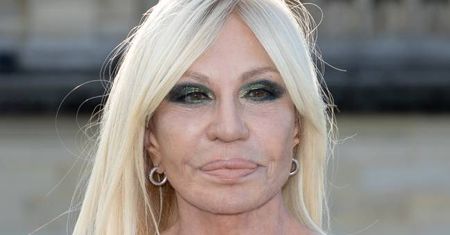 Tak Donatella Versace wyglądała PRZED poprawianiem urody. Ikona mody zmieniła się nie do poznania (STARE ZDJĘCIA)