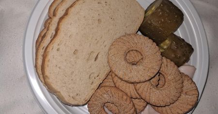 Oburzona matka pokazała szpitalny posiłek syna. "Wygląda jak jakiś syf z resztek"