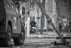 Rosyjscy agresorzy pozbywają się dowodów swoich zbrodni w Mariupolu. Chcą zrobić paradę