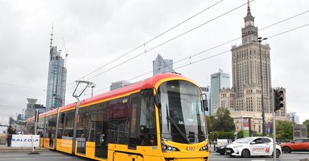 Test stołecznej komunikacji. Samochód czy transport publiczny?