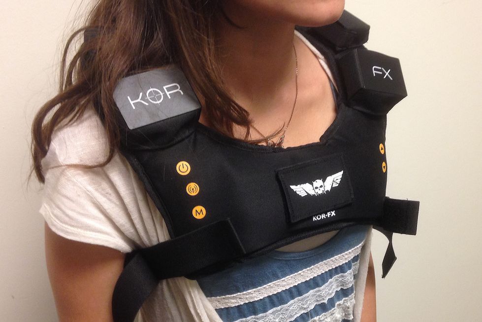 KOR-FX - kamizelka dla gracza, dzięki której poczujesz rany i uderzenia