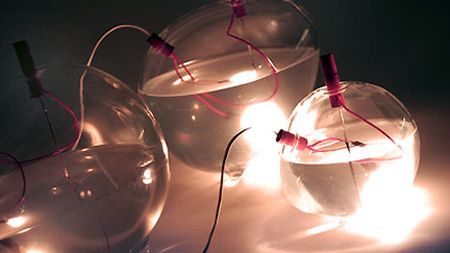 WET Lamp - woda i światło zamknięte w szklanej kuli 1