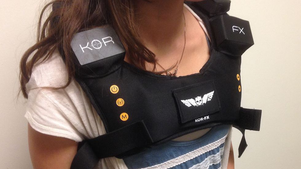 KOR-FX - kamizelka dla gracza, dzięki której poczujesz rany i uderzenia 1