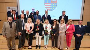 Wyróżnienia dla pracowników Urzędu Marszałkowskiego oraz radnych podczas sesji Sejmiku. Uhonorowano wieloletnich urzędników. Mamy zdjęcia.