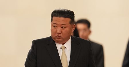 Spali na filmie o Kim Dzong Unie. Oto kara