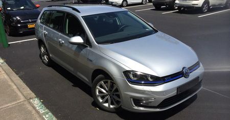 Volkswagen Golf GTE Variant przyłapany bez kamuflażu