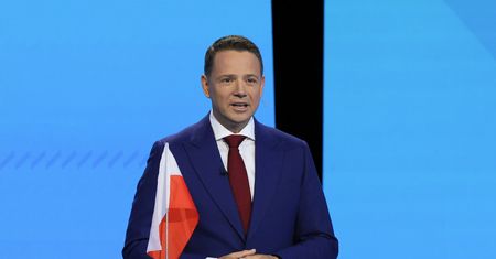 "Lubicie wszystko podpisywać". Trzaskowski wytknął Nawrockiemu