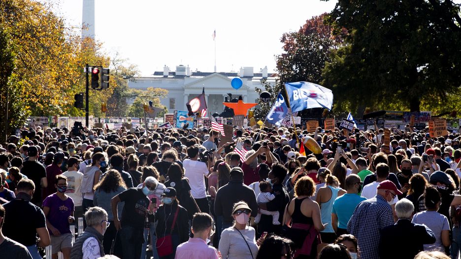 Wybory USA. Joe Biden prezydentem-elektem. Tłumy przed Białym Domem