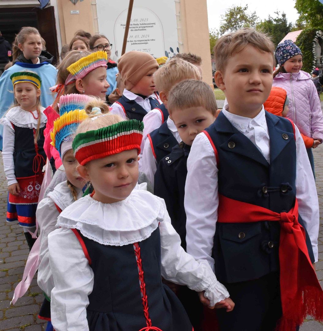 2025-05-17. Piknik Parafialny z okazji obchodów 100-lecia parafii pw. św. Andrzeja Boboli i św. Antoniego z Padwy w Złotnikach Kujawskich
Fot. Dominik Fijałkowski/Polska Press