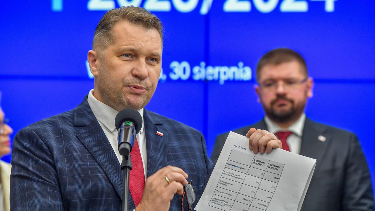 Przemysław Czarnek odpowiada opozycji ws. 300+. Na zdjęciu minister edukacji podczas konferencji prasowej w siedzibie MEiN w Warszawie 30 sierpnia 2023 r.