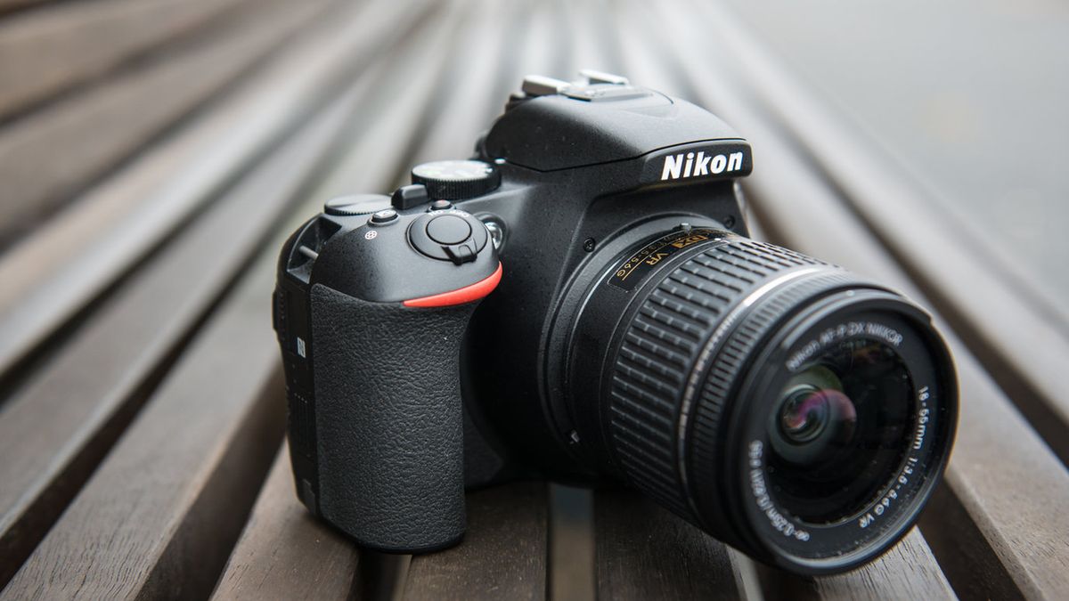 Nikon D5600 wychodzi z oferty. Był najlepiej sprzedającą się lustrzanką 1