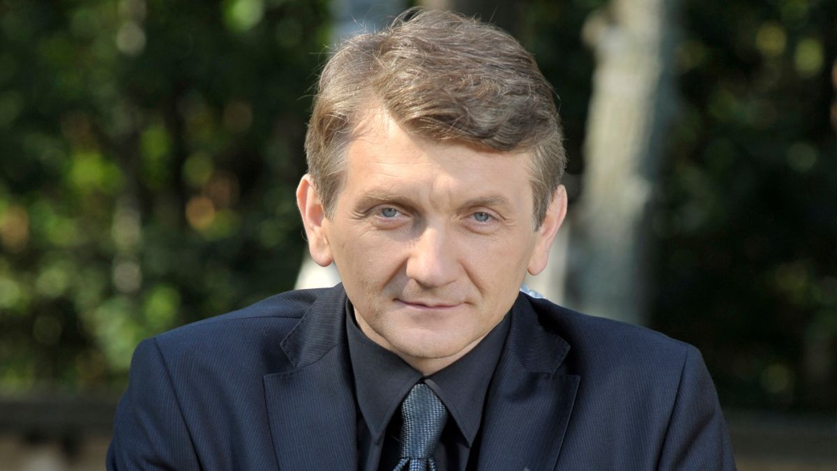 Jak wygląda Janusz Tracz z "Plebanii"?