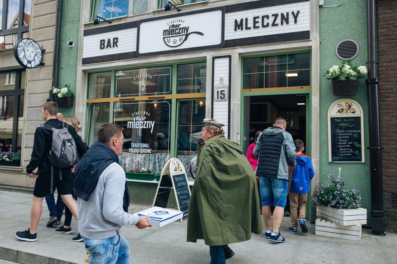 Oblężenie barów mlecznych. "Jesteśmy porażeni cenami w restauracjach"