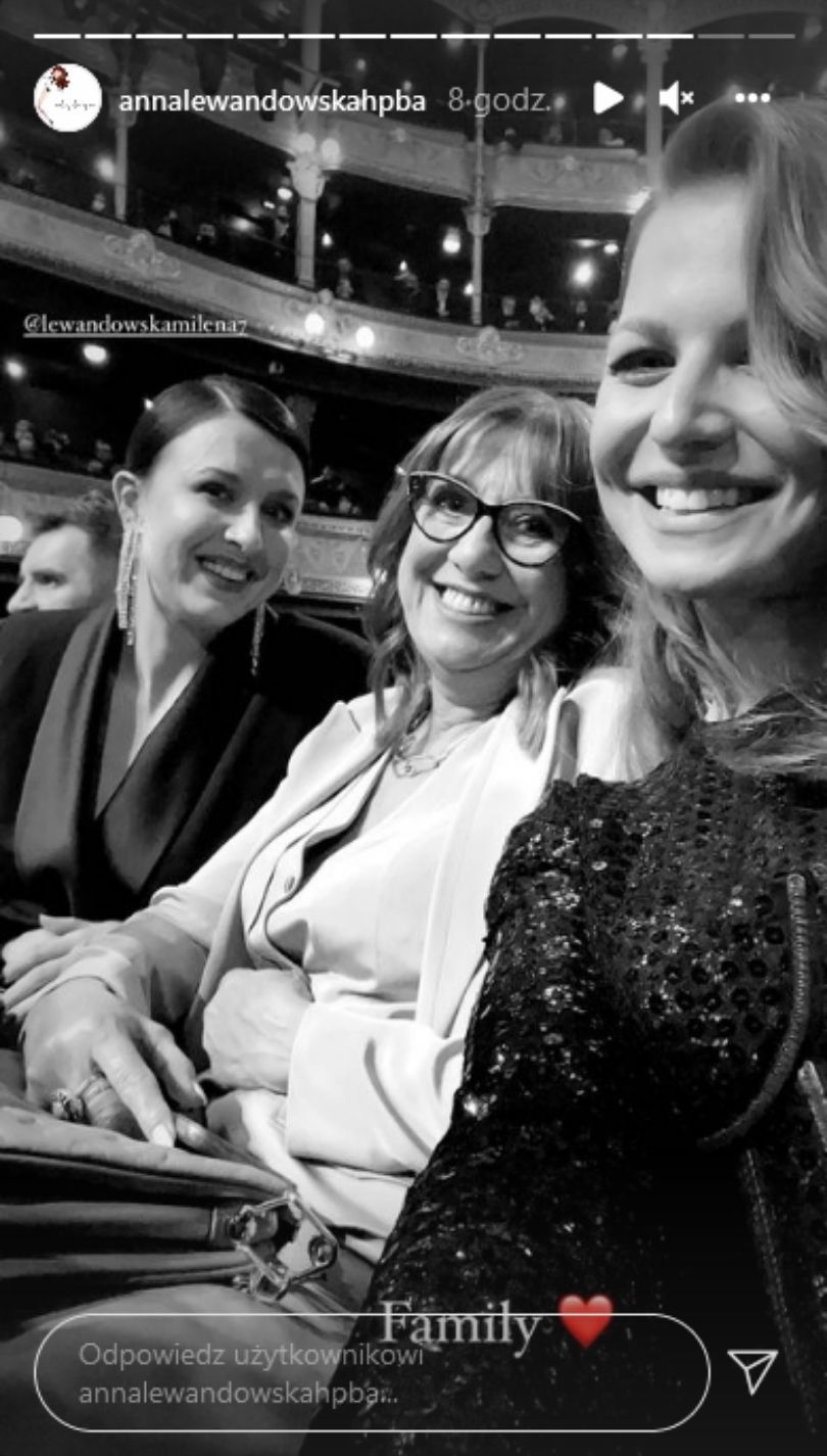 Anna Lewandowska wspiera Roberta z teściową i szwagierką