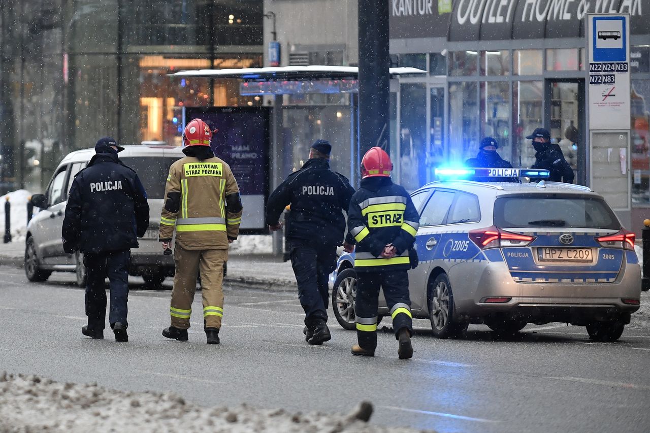 Warszawa. Akcja służb w centrum miasta. Znaleziono porzucony kanister