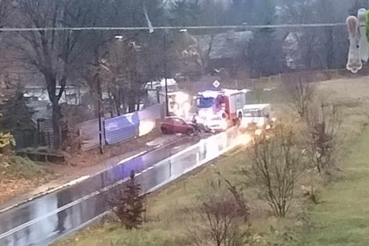 Zderzenie pojazdów na łuku ul. Strojanowskiego w Lublinie