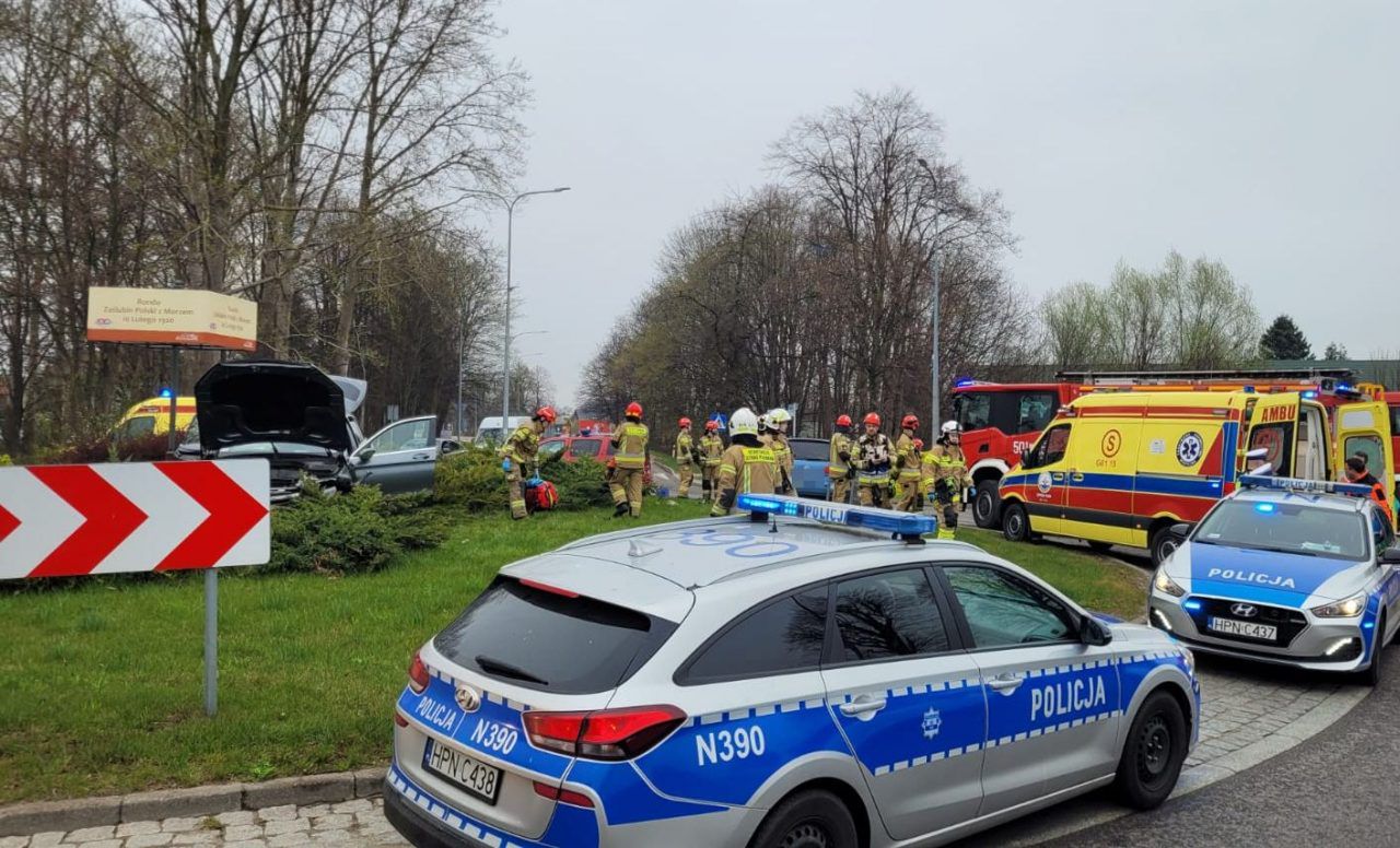 Wypadek na rondzie w Pucku. Pięć osób jest poszkodowanych