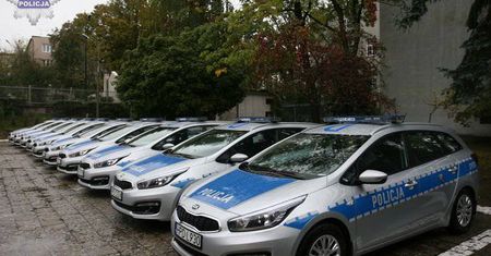 Nowe radiowozy dla lubelskiej policji i oznaczenia dla policjantów