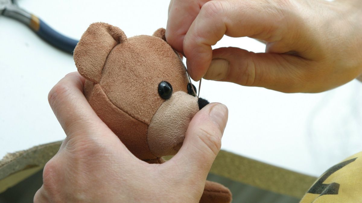 Produkcja Misia Uszatka
PHOTO: KAMIL JURKOWSKI/ EAST NEWS KOSZALIN 13-12-2007 
 
"KOLOR PLUSZ" FABRYKA ZABAWEK, W KTOREJ POWSTAJE MIS USZATEK. 
Koszalin, Poland 
12/12/2007 
By court order a toy factory Kolor Plusz has to stop the production of Mis Uszatek, icon of Polish cartoons. The factory owners didn't have the property release and had been taken by the Mis Uszatek's author heirs to court. 
In the picture:  
Mis Uszatek'manufactoring
KAMIL JURKOWSKI