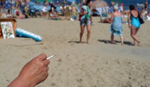Czy można palić papierosy na plaży? Mandat cię zaskoczy